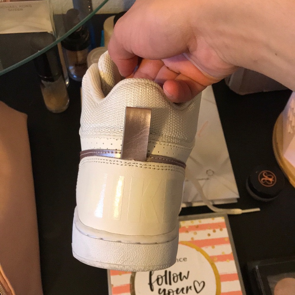 Shoes - Picture 4 of 5